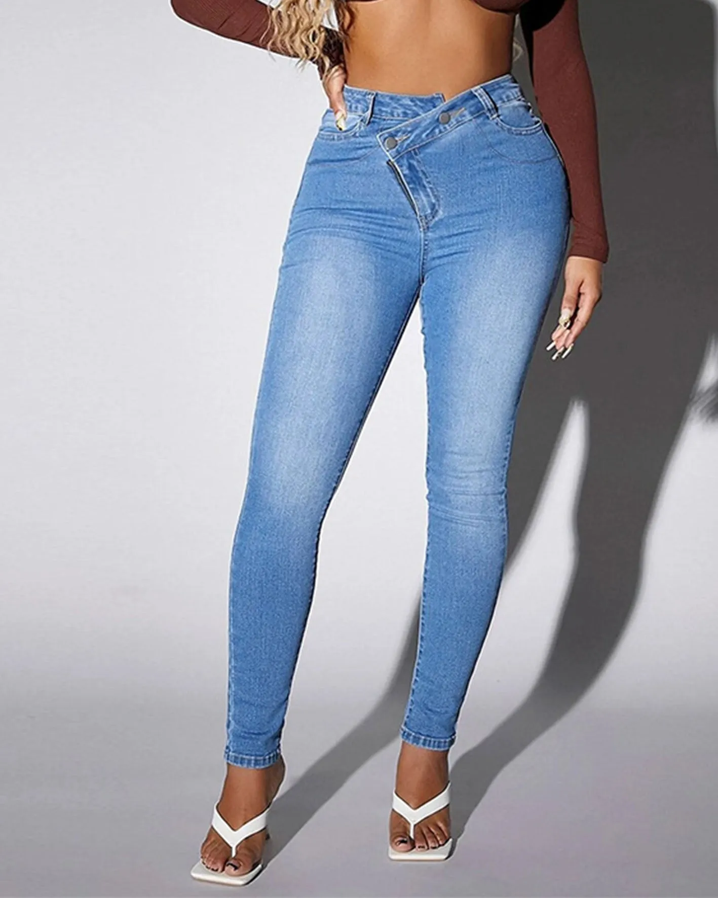 Unregelmäßige Damenjeans