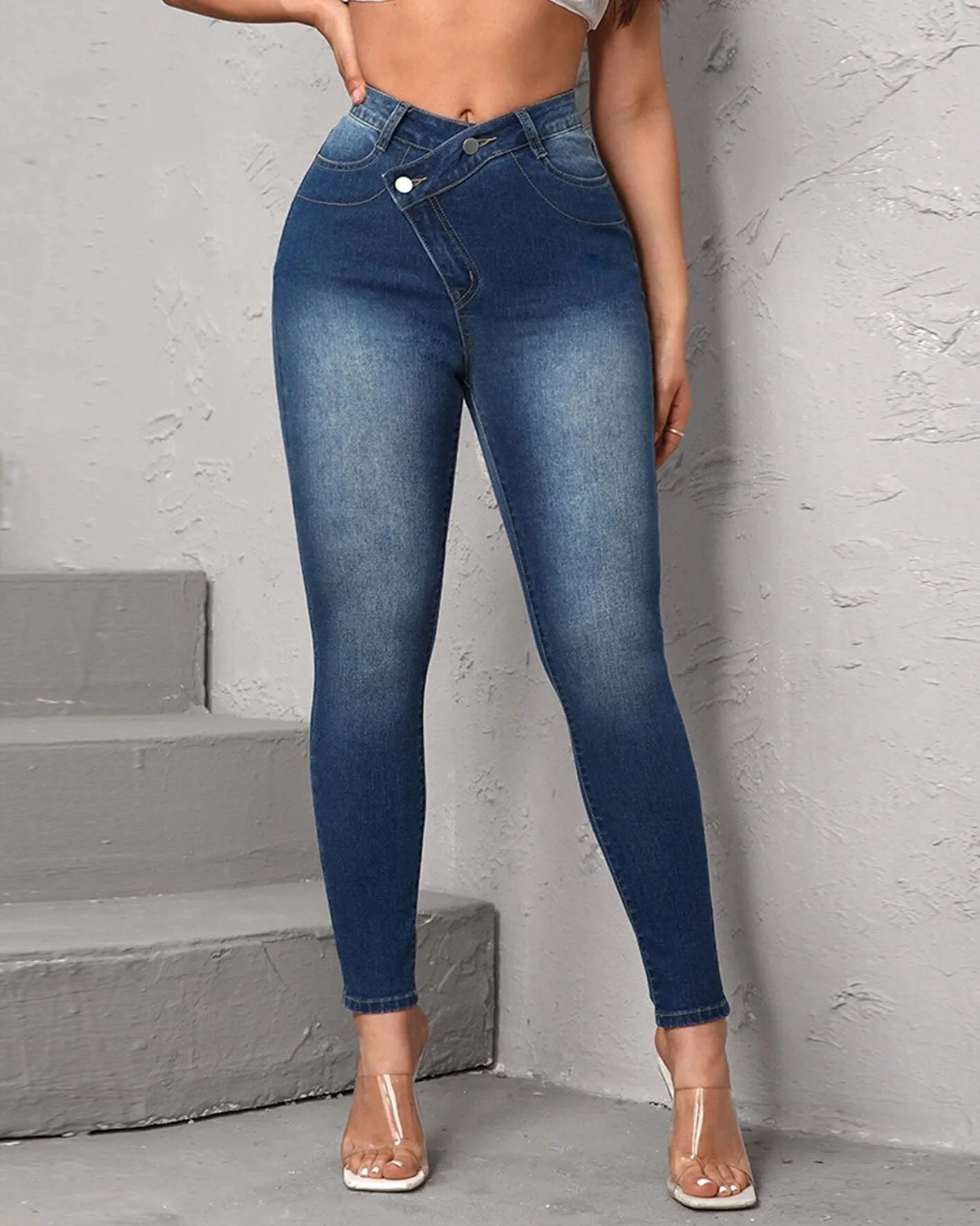 Unregelmäßige Damenjeans
